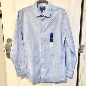 APT 9 blue patterned men’s button up shirt. Size Medium
